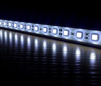 জলরোধী 2835 সাইড নির্গমন LED স্ট্রিপ লাইট তাপ প্রতিরোধী অ্যালুমিনিয়াম প্রোফাইল